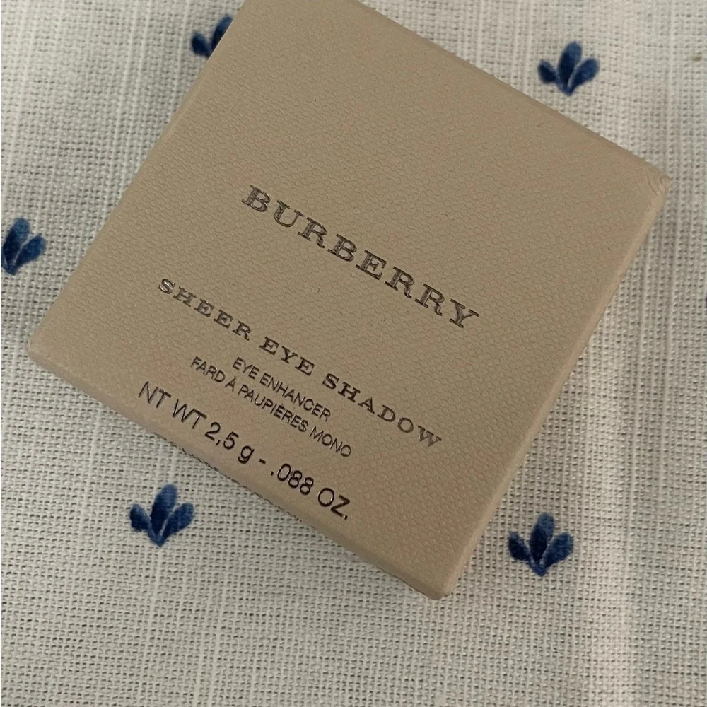 Burberry sheer eye shadow new in box #5 CHESTNUT